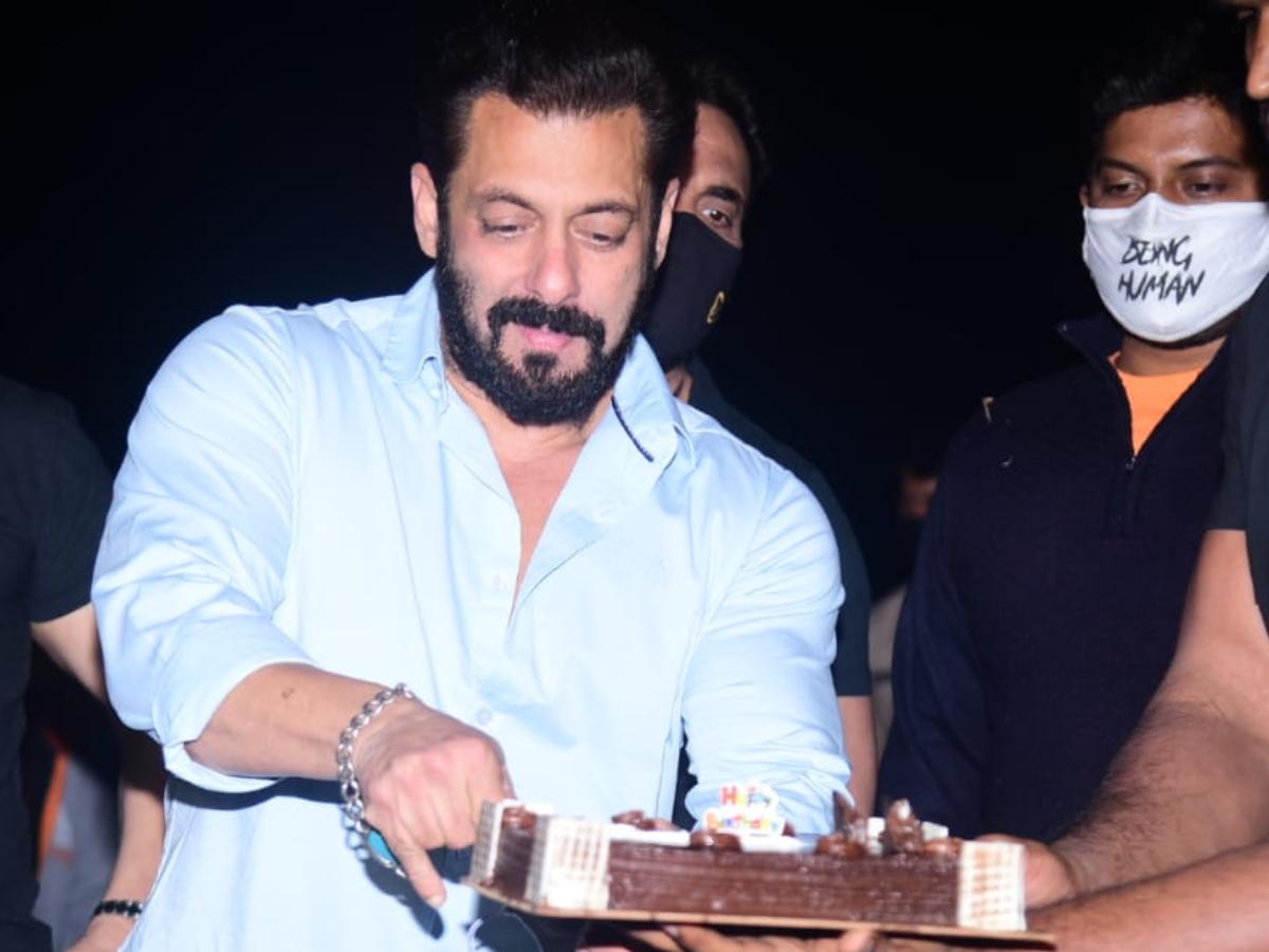 Katrina Kaif gifted birthday gift to Salman Khan | कटरीना कैफ ने दिया सलमान  को जन्मदिन का तोहफा