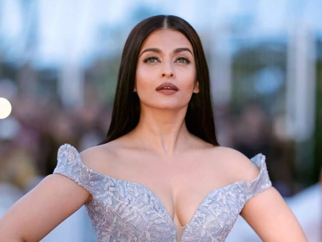 Aishwarya Rai Trolled For Aaradhya Bachchan Hairstyle At Anant Ambani  Engagement Fans Defend Video  Filmibeat