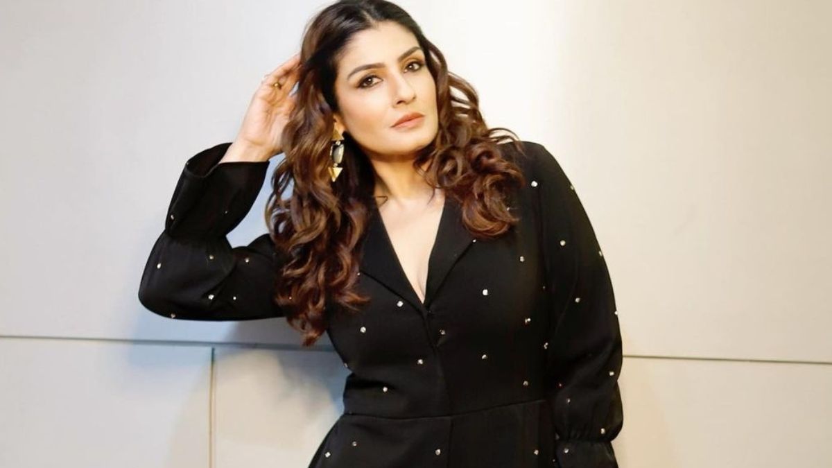 Raveena Tandon Shares Her Photos In Shorts Fans Say Honey Go Back To College Womans Era 8663