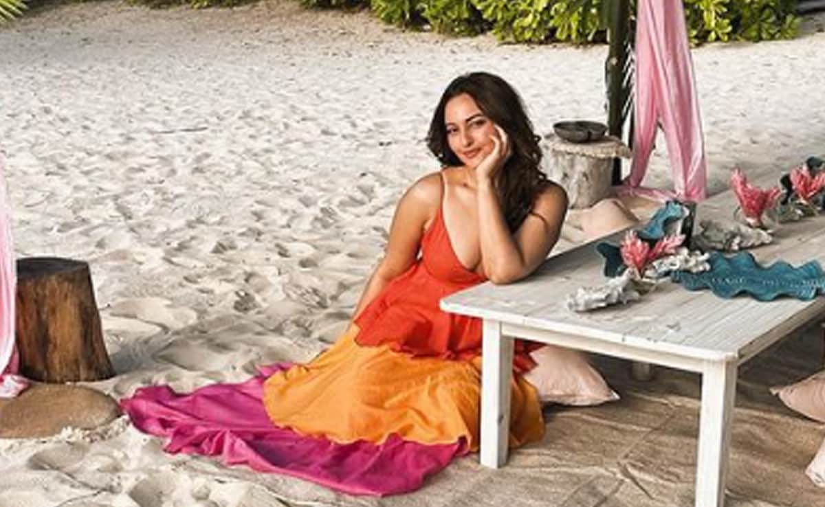 
Sonakshi Sinha Becomes A Proud Owner Of A Sea-Facing Apartment In Bandra Worth 11 Crores!