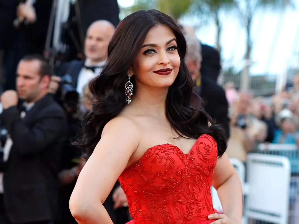 Aishwarya Rai Slammed An Interviewer For His Remark On Her Not Striking A Chord With 'Khaans'