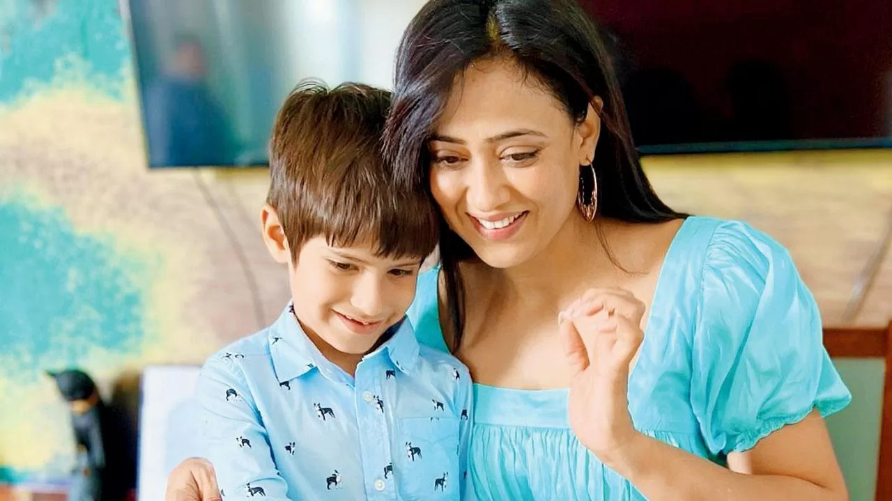 Shweta Tiwari with son 