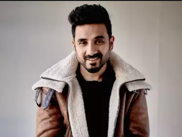 Vir Das is going to be the first Indian comedian to perform at Apollo Theatre