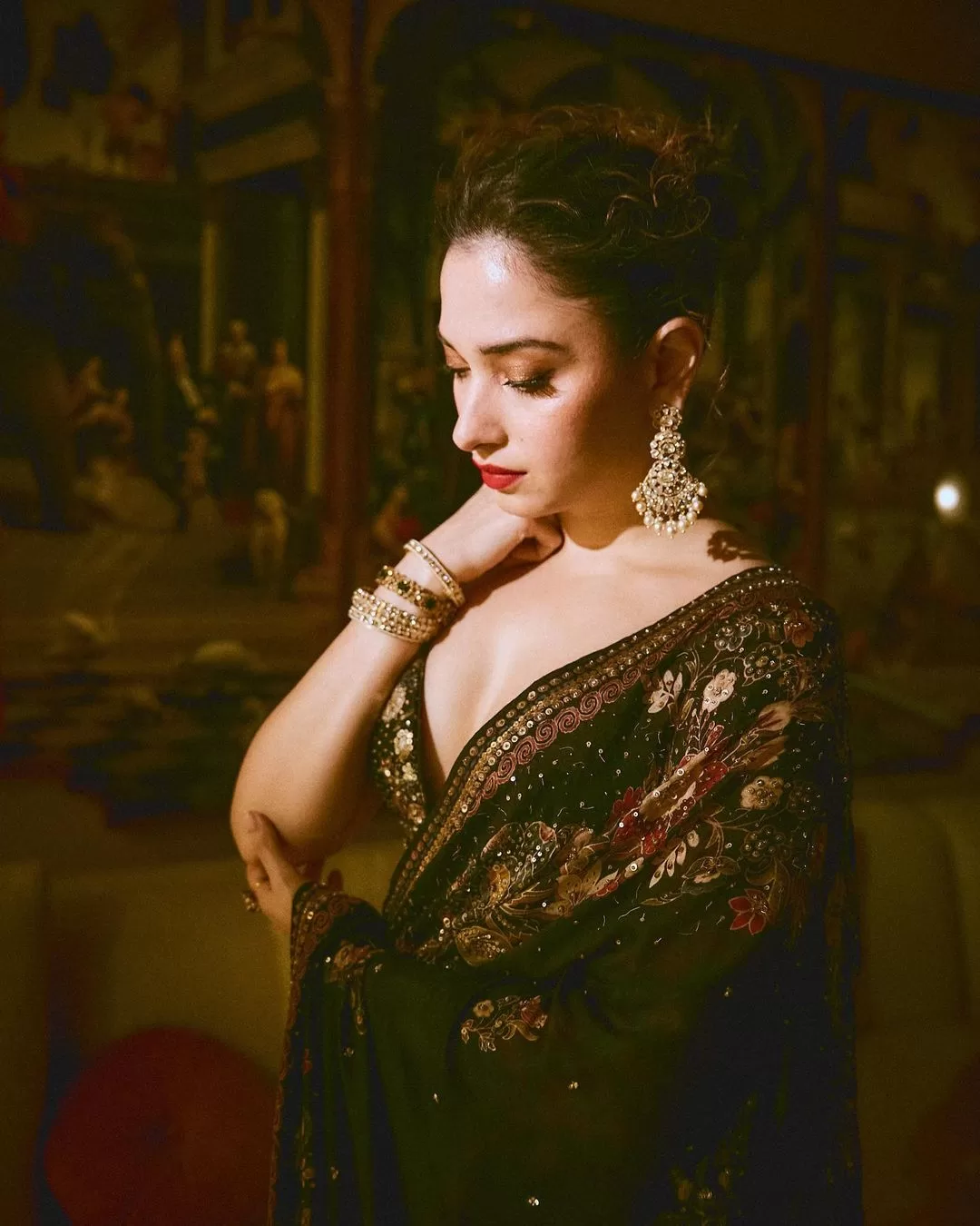 Tamannaah Bhatia's Saree Elegance Steals the Show at Randeep Hooda's Wedding: Black Floral Saree, Stunning Accessories, and Glamorous Makeup!