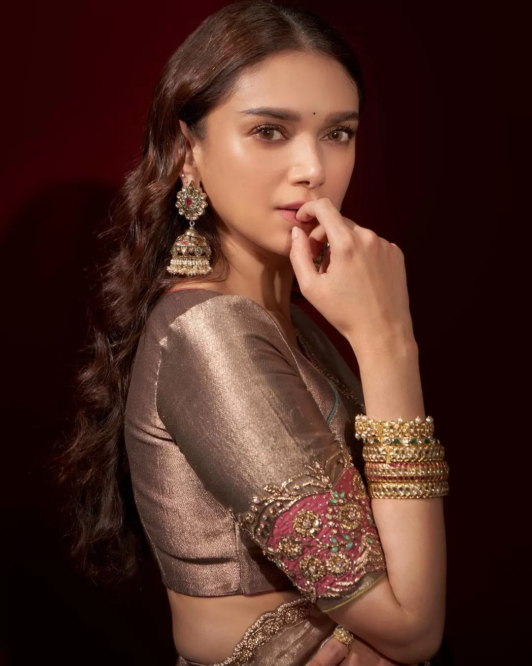 Aditi Rao Hydari's Royal Silver Lehenga Look: A Stunning Blend of Elegance and Tradition!