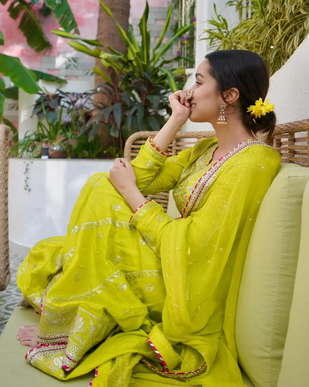 Rocking in Neon: Shraddha Kapoor's Desi Vibes with a Dazzling Anarkali and Elegant Nath!