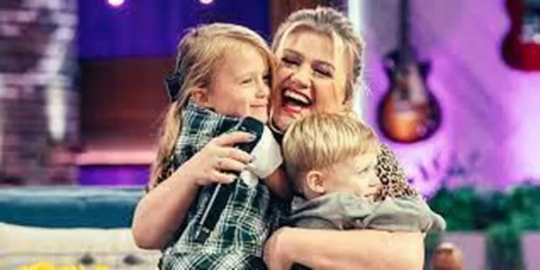 Kelly Clarkson with her kids River and Remington