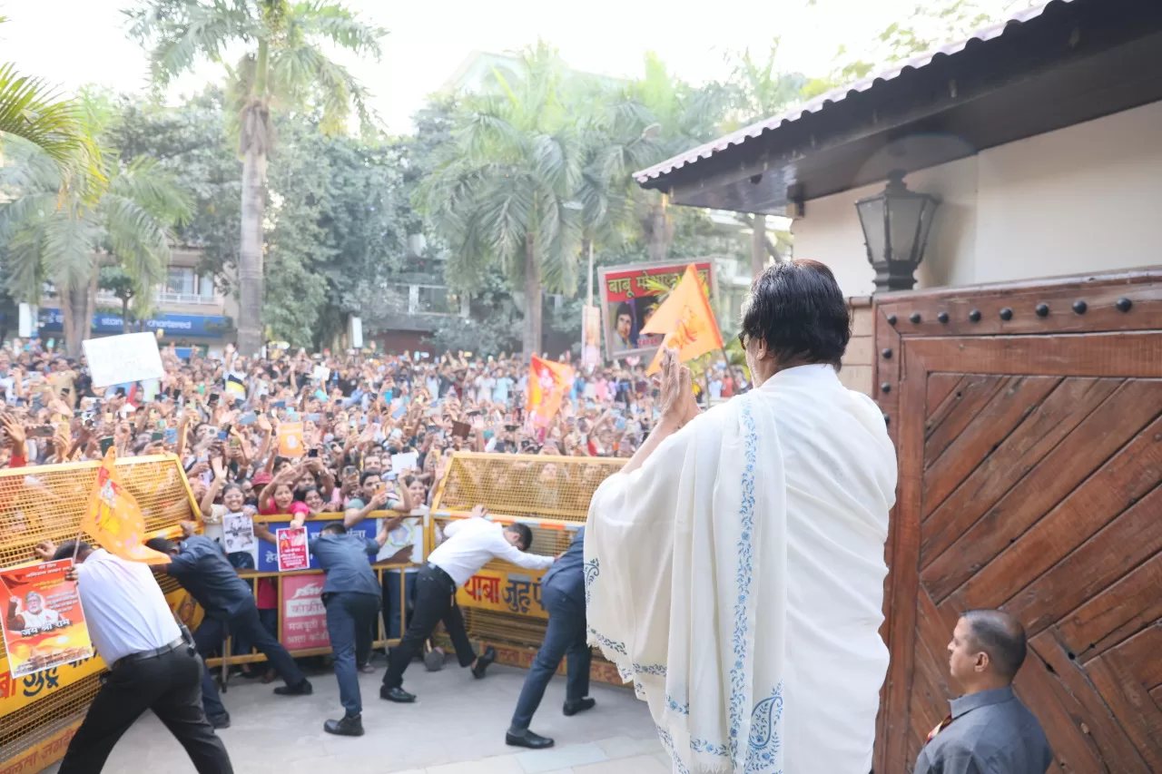 Throwback Memories: Amitabh Bachchan Unveils a Nostalgic Snapshot, Hinting at a Captivating Untold 'Huge Story...'