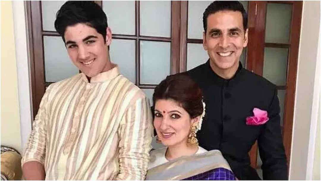 Akshay Kumar With His Family 